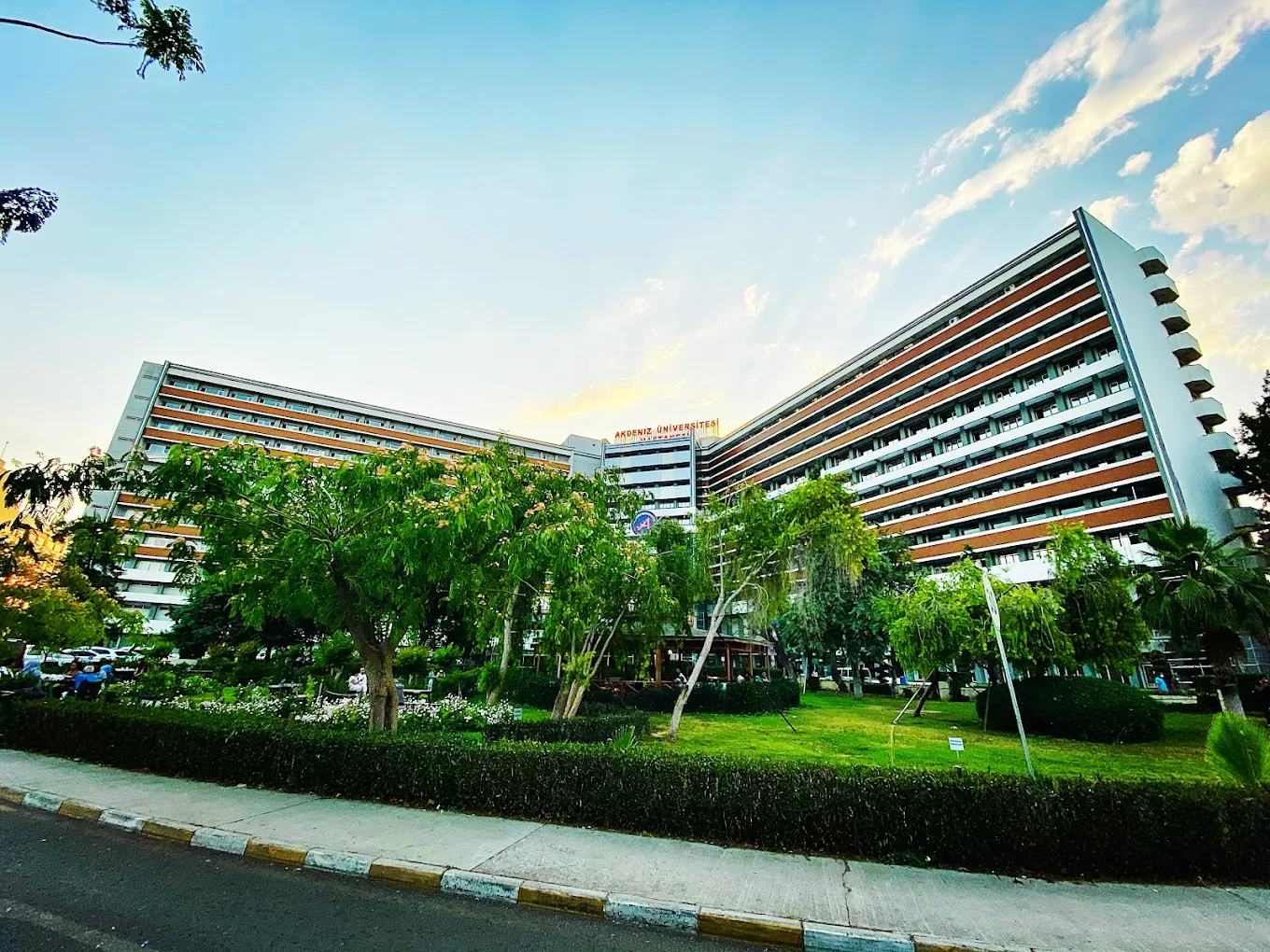 Antalya Akdeniz Üniversitesi Hastanesi