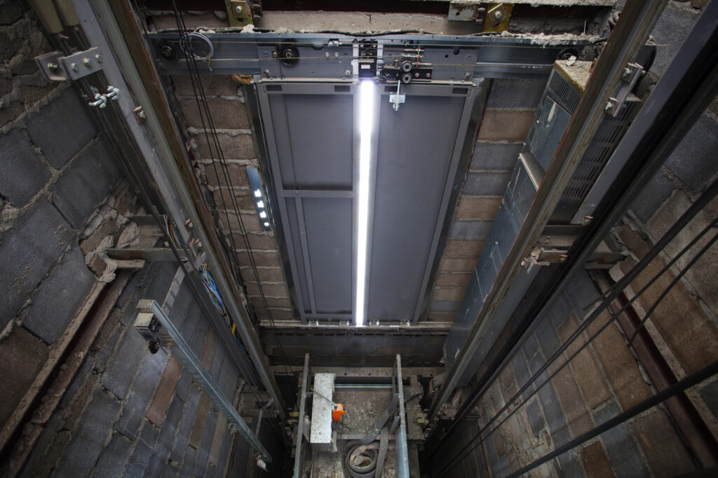 Asansör Kuyusu Su Yalıtım Enjeksiyonu: Dikey Hacimde Kontrol