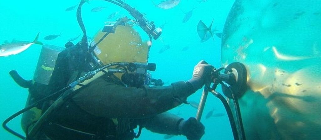 Gemi Altı Temizlik: Profesyonel Deniz Taşıtı Bakım Hizmetleri