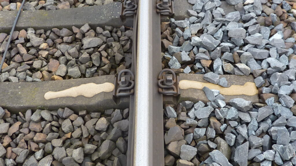 Metro Traverslerinde Çatlak Enjeksiyonu: Ray Altı Sistemleri